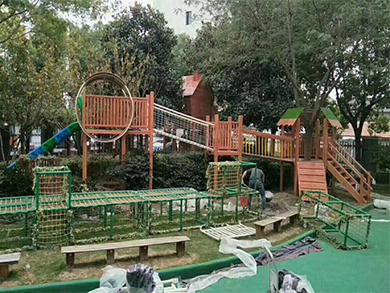 甘肅某社區公園戶外花梨木滑梯